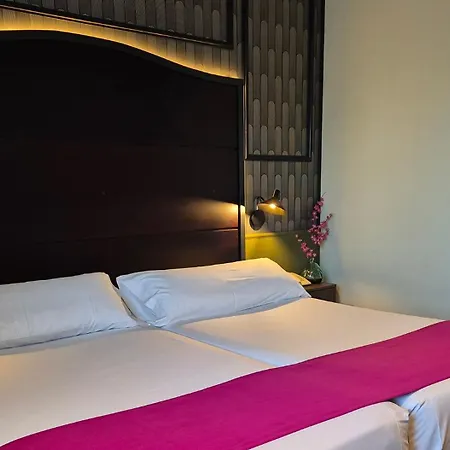 Hotell Vertice Sevilla Aljarafe