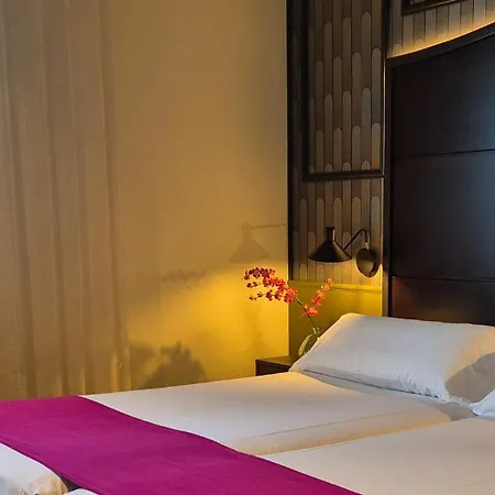 Hotell Vertice Sevilla Aljarafe Bormujos